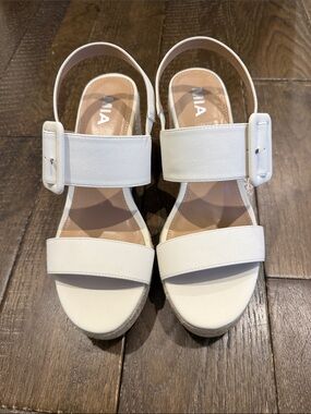 MIA "Brooke" Slingback Espadrille Platform Wedge Sandals
.NWOT. 8 1/2
